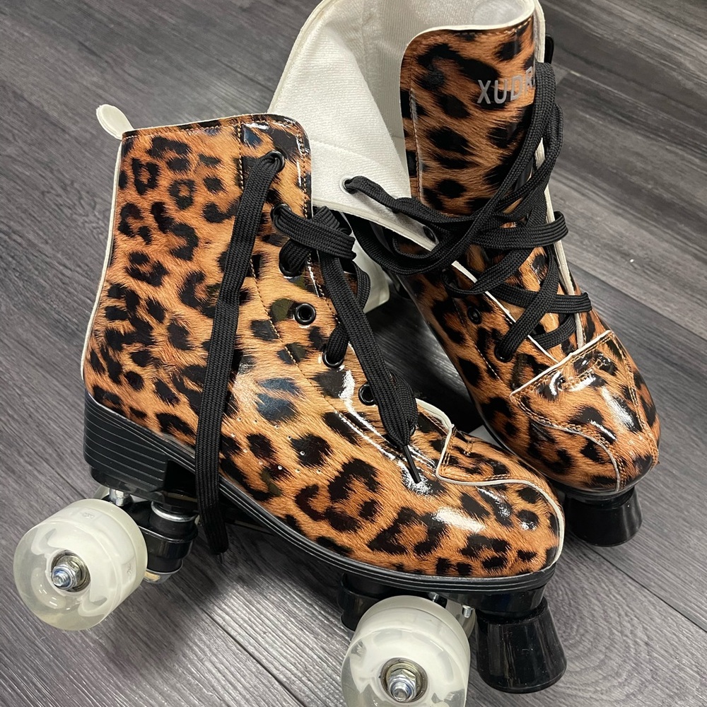 NWOT Rollerskates